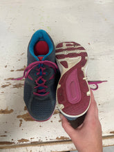 Load image into Gallery viewer, Nike Dual Fusion Lite Grey &amp; Pink Running Shoes (Size 8)
