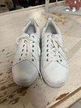 Load image into Gallery viewer, Steve Madden Gryphon Quilted Sneakers (Size 8/EU 39)
