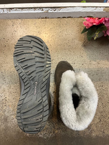 Columbia Front Zip Winter Boots (Size 6)