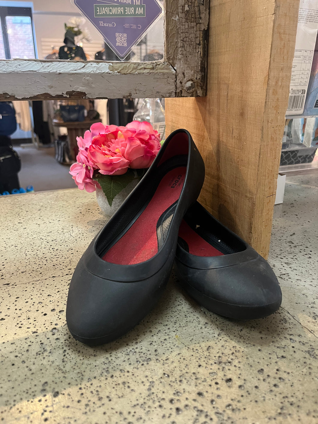 Crocs Black Ballet Flats (Size 9)