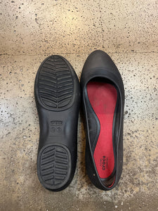 Crocs Black Ballet Flats (Size 9)