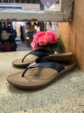 Load image into Gallery viewer, Okabashi Flip Flops (Size 10)
