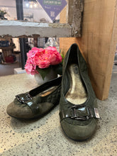 Load image into Gallery viewer, Viva Green Ballet Flats (Size 9)

