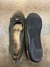 Load image into Gallery viewer, Viva Green Ballet Flats (Size 9)
