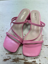 Cargar imagen en el visor de la galería, Nearly New Bubble Gum Pink Strappy Heels (Size 7)
