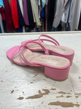 Cargar imagen en el visor de la galería, Nearly New Bubble Gum Pink Strappy Heels (Size 7)
