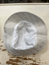 Cargar imagen en el visor de la galería, Guess White Logo Bucket Hat

