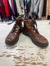 Cargar imagen en el visor de la galería, Earth Shoe Brown Leather Lace Up Boots (Size 6.5)
