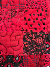 Cargar imagen en el visor de la galería, Donna Sharp Quilted Patchwork Shoulder Bag
