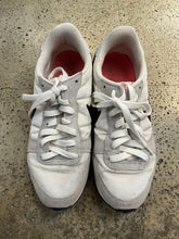 Cargar imagen en el visor de la galería, Nike Genico Suede Accent Sneakers (Size 8.5/Men’s 6.5)
