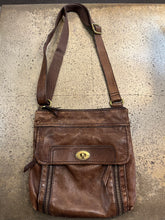 Cargar imagen en el visor de la galería, Fossil Brown Leather Stanton Traveller Crossbody
