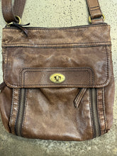 Cargar imagen en el visor de la galería, Fossil Brown Leather Stanton Traveller Crossbody

