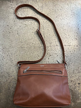 Cargar imagen en el visor de la galería, Roots Brown Crossbody
