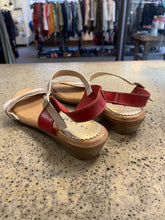 Cargar imagen en el visor de la galería, Spanish Made Red Multi Texture Sandals (Size 8/EU 39)
