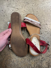 Cargar imagen en el visor de la galería, Spanish Made Red Multi Texture Sandals (Size 8/EU 39)
