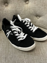Load image into Gallery viewer, Calvin Klein Sneakers (Size 9)
