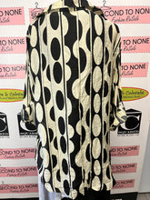 Load image into Gallery viewer, NWT Sheer Printed Button Down (Size 2XL)
