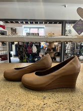 Load image into Gallery viewer, Crocs Leather Wedges (Size 7)
