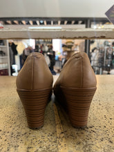 Load image into Gallery viewer, Crocs Leather Wedges (Size 7)
