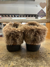 Load image into Gallery viewer, Brown Moccasin Boots (Size 6.5-7)
