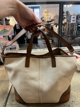 Cargar imagen en el visor de la galería, Coach Pebbled Leather Tote Bag
