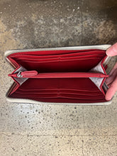 Charger l'image dans la galerie, DKNY Graffiti Wallet
