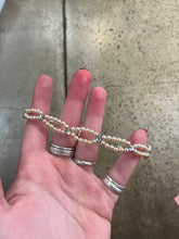 Charger l'image dans la galerie, Peach Pearl &amp; Rhinestone Vintage Choker Necklace
