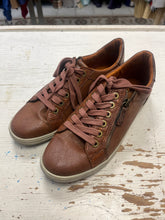 Charger l'image dans la galerie, Taxi Dayna Embossed Sneakers (Size 9/EU 40)
