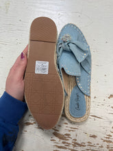 Load image into Gallery viewer, Bling Denim Espadrille Slides (Size 9)
