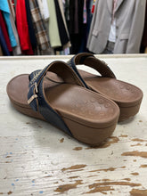 Cargar imagen en el visor de la galería, Vionic Capitola Platform Thong Sandals (Size 5.5/6)
