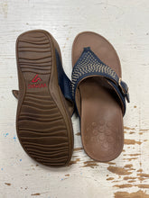 Cargar imagen en el visor de la galería, Vionic Capitola Platform Thong Sandals (Size 5.5/6)
