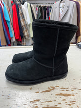 Cargar imagen en el visor de la galería, Emu Australia Black Suede &amp; Sheepskin Boots (Size 6)

