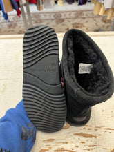 Cargar imagen en el visor de la galería, Emu Australia Black Suede &amp; Sheepskin Boots (Size 6)
