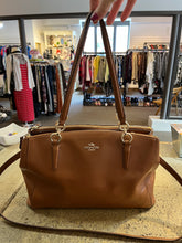 Cargar imagen en el visor de la galería, Coach Mini Christie Brown Leather Carry All
