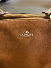 Cargar imagen en el visor de la galería, Coach Mini Christie Brown Leather Carry All
