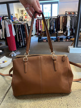 Cargar imagen en el visor de la galería, Coach Mini Christie Brown Leather Carry All
