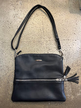 Cargar imagen en el visor de la galería, David Jones Sanna Black Leather Crossbody
