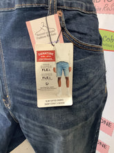Load image into Gallery viewer, NWT Levi's Slim Cuffed Shorts (Size 42)
