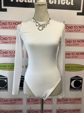 Load image into Gallery viewer, Forever 21 White Bodysuit (Size M)
