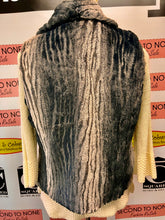 Cargar imagen en el visor de la galería, Tribal Faux Fur-Look Soft Vest (Size S)
