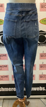 Cargar imagen en el visor de la galería, Spanx Distressed Jeans (Size XL)
