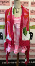Cargar imagen en el visor de la galería, Large Floral Beach Wrap (One Size)
