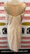 Charger l'image dans la galerie, Champagne Rose All Lace Cocktail Dress (Size 18)
