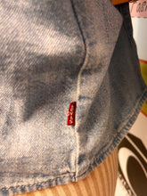 Charger l'image dans la galerie, Levi’s Denim Button Down Blouse (Size XL)
