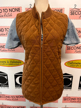 Cargar imagen en el visor de la galería, Alia Petites Brown Quilted Vest (Size PL)
