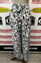 Load image into Gallery viewer, Black &amp; White Abstract Flowy Pants (Only 3 left)
