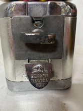 Charger l'image dans la galerie, Retro Glass Beaver Gumball Machine
