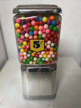 Charger l'image dans la galerie, Retro Glass Beaver Gumball Machine
