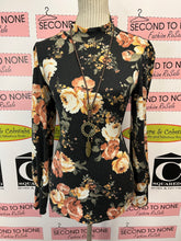 Cargar imagen en el visor de la galería, Ultra Soft Dark Floral Mock Neck (Size M)

