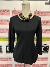 Cargar imagen en el visor de la galería, Cable &amp; Gauge Black Knit Sweater (Size M)
